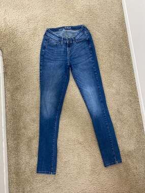 Universal Thread Women's Size 0/25R Curvy Skinny Medium Wash Denim Jeans